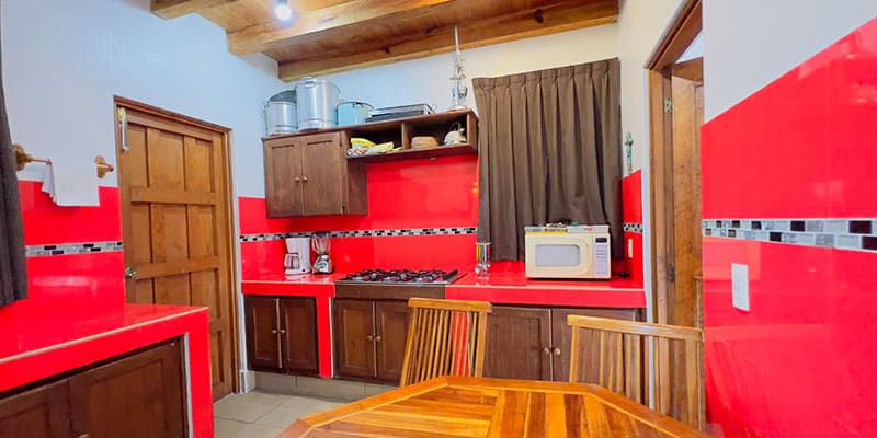 02-cocina-Villa-el-durazno-renta-de-cabaña-en-tapalpa-hotel-country-tapalapa-las-piedrotas-tapalapa-la-presa-tapalpa